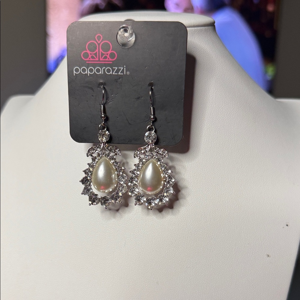 Paparazzi Pearl and Silver Teardrop Earrings